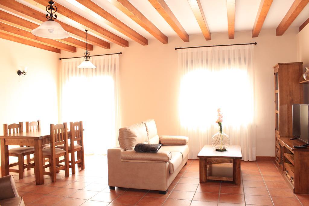 Apartamentos Los Rosales De Isabel Corral de Ayllon Bagian luar foto